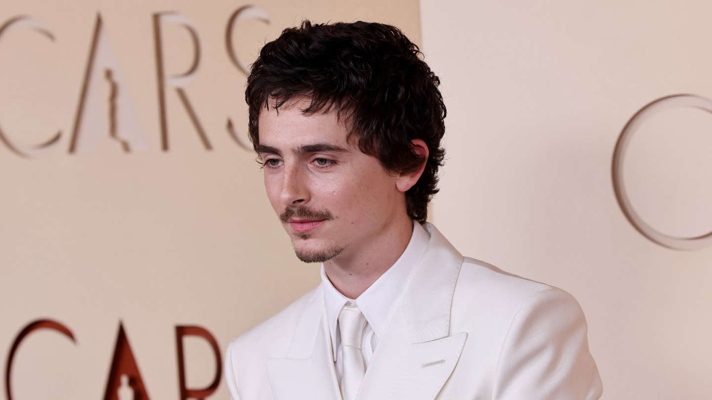 Chalamet ja Gomez ääninäyttelijöinä Not Alone -elokuvassa